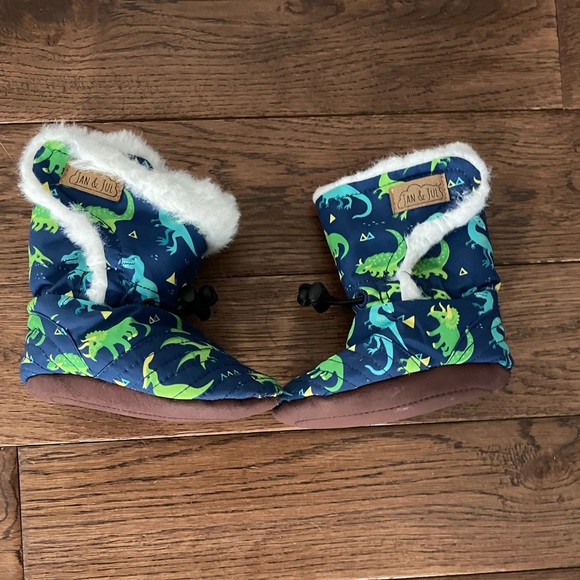 Jan and Jul Stay Put winter booties 3-12 months - Picture 1 of 3